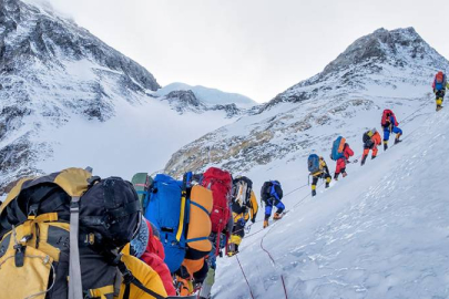Everest Dağı'nda yeni bir rekora imza atıldı