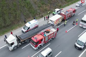 İstanbul Arnavutköy’de kamyonet demir yüklü tıra çarptı: 1 ölü