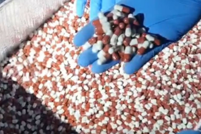 Mersin'de 317 bin 285 adet uyuşturucu hap ele geçirildi