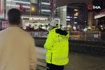Bursa'da polisin alkollü kadın sürücü ile imtihanı kamerada! "Alo kanka acil durum, acil durum" diyerek...