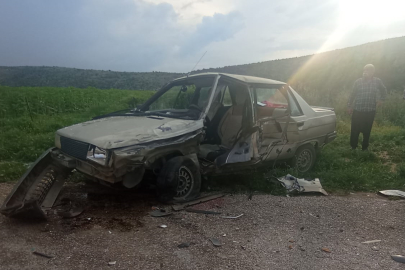Adana'da 2 otomobilin çarpıştığı kazada 7 kişi yaralandı