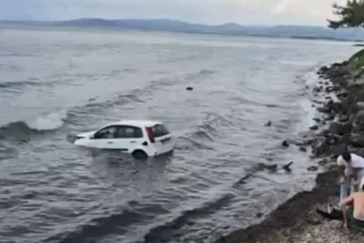 Aydın Kuşadası’nda otomobil denize uçtu: 1 yaralı