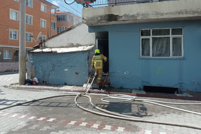 Balıkesir'de iki katlı binada çıkan yangın söndürüldü