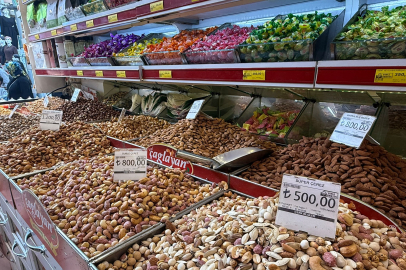 Bursa'da bayram hazırlıkları sürüyor! Vatandaş kuruyemişçilere akın etti