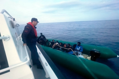 İzmir'de 26 düzensiz göçmen yakalandı, 24 göçmen kurtarıldı