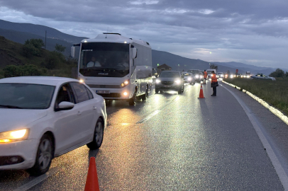 Kastamonu'da tekeri kopan otomobil refüje çarptı: 1 yaralı