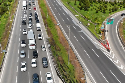 Tatilciler yola çıktı, trafik durma noktasına geldi