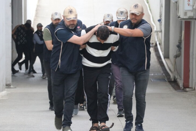 Adana'da terör örgütü DEAŞ'a yönelik operasyonda yakalanan 16 zanlıdan 6'sı tutuklandı