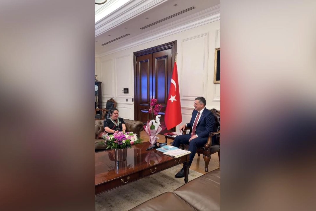 Bakan Çiftçi, Down sendromlu Kısmet'i Bakanlıkta ağırladı