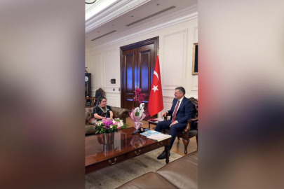 Bakan Çiftçi, Down sendromlu Kısmet'i Bakanlıkta ağırladı