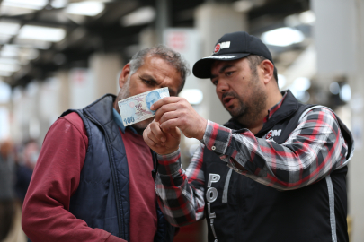 Bursa'da polis, sahte para ve dolandırıcılığa karşı bilgilendirme yaptı