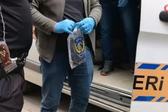Bursa'da polisten kaçan şahısın üzerinden ruhsatsız tabanca çıktı!