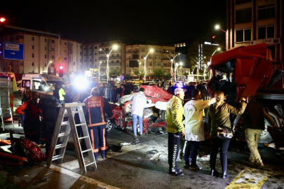 Giresun'da tırın iki otomobile çarptığı kazada 5 kişi öldü