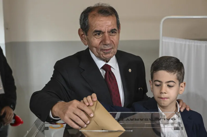 Oyunu kullanan Dursun Özbek, kameralar önünde söz verdi