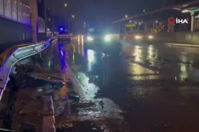 Bursa'da kaza yapan aracın motoru yerinden çıktı: 1’i ağır 2 yaralı