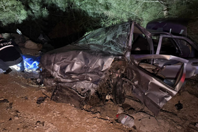 Adana'da feci kaza: Karı koca öldü, 4 yaşındaki çocukları yaralandı