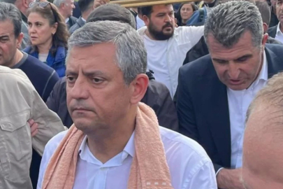 CHP Genel Başkanı Özgür Özel tebligatı yırttı, TBMM'ye yürüyor!