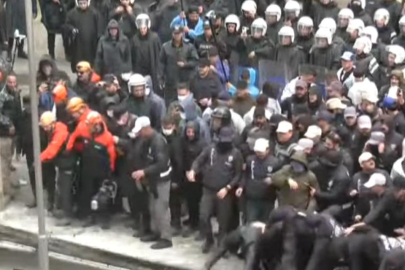 CHP Genel Merkezi'nde tansiyon yükseldi! Polis kapıyı kırıp bahçeye girdi...