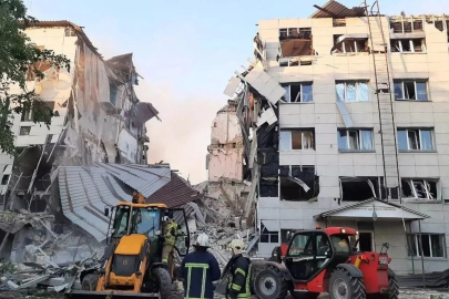 İrlandalı gazeteci Bowes: Ukrayna'nın kolej saldırısı kitlesel bir katliam