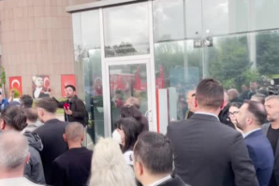 Özel'in CHP Genel Merkezi'ndeki afişi indirildi