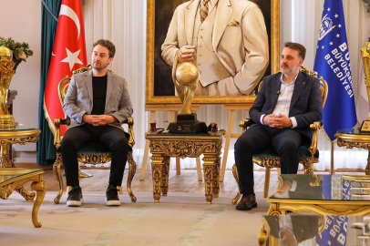 Şampiyon hentbolculardan Bursa Büyükşehir Başkan Vekili Biba’ya ziyaret