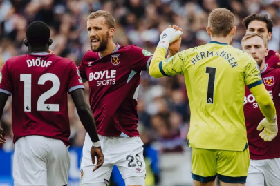 West Ham United, Premier Lig'e veda etti! Londra ekibine 3-0'lık galibiyet yetmedi