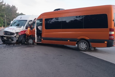 Antalya'da iki tur minibüsünün çarpıştığı kazada 13 turist yaralandı