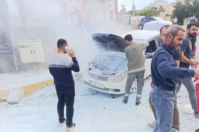 Diyarbakır'da seyir halindeki araç alevlere teslim oldu