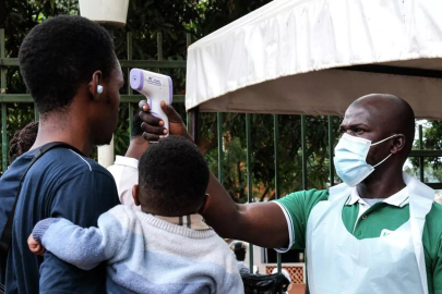 Ebola salgını hastaneleri felç etti: 900’den fazla şüpheli vaka