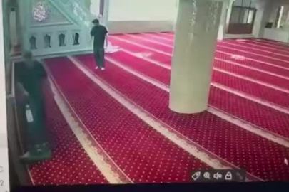 İstanbul Bahçelievler’de camiyi temizleyen görevliye yumruklu saldırı kamerada