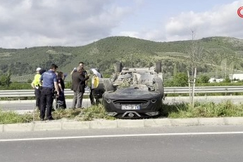 Bursa'da kontrolden çıkan otomobil takla attı