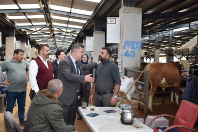 Anahtar Parti Bursa İl Başkanı Aslan, kurban pazarı esnafının derdini dinledi