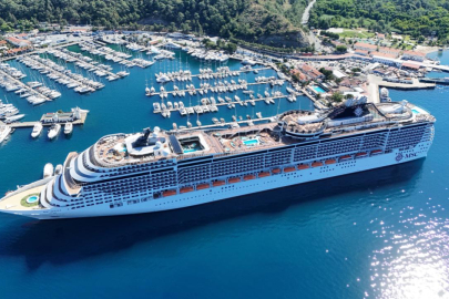 Marmaris'e kruvaziyerle 4 bine yakın turist geldi