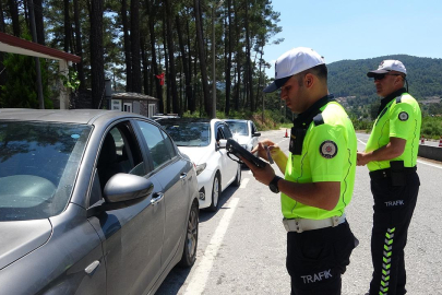 Tatilciler Marmaris ve Datça’ya akın etti: 4 günde 40 bin araç!