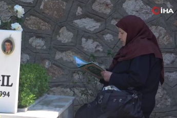 Bursa'da hüzünlü bayramlaşma! Aileler şehit evlatlarının kabirlerini ziyaret etti