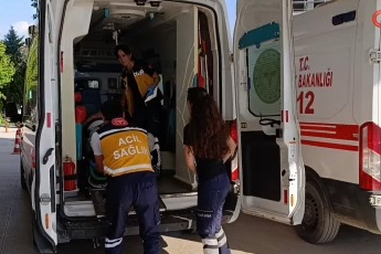 Bursa'da üzerine iş makinesi devrilen işçi yaralandı