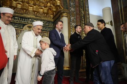 Başkan Vekili Şahin Biba, bayram sabahı öğrencilerle buluştu