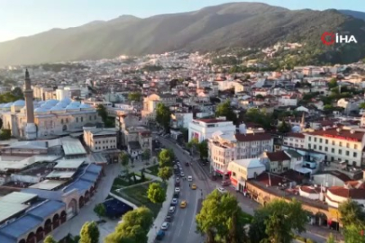 Bursa'da bayram coşkusu tarihi camilerde yaşandı
