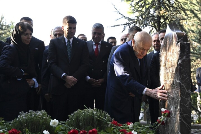 MHP Genel Başkanı Bahçeli, Alparslan Türkeş'in kabrini ziyaret etti
