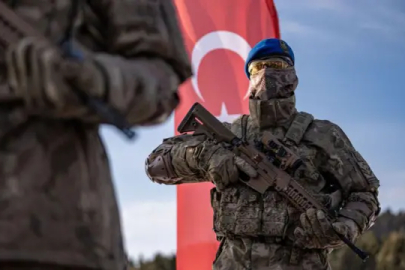 Vatan savunmasında bayram geleneği: Mehmetçik sınır hattında bayramlaştı