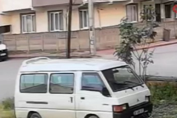 Bursa'da motosiklet ile otomobil çarpıştı!