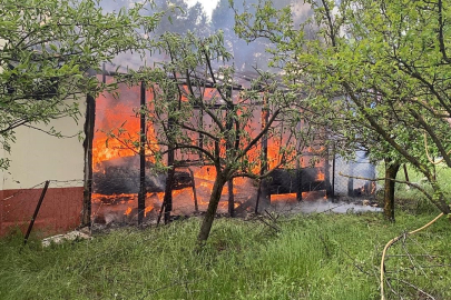 Mersin'de baraka ev yangında küle döndü
