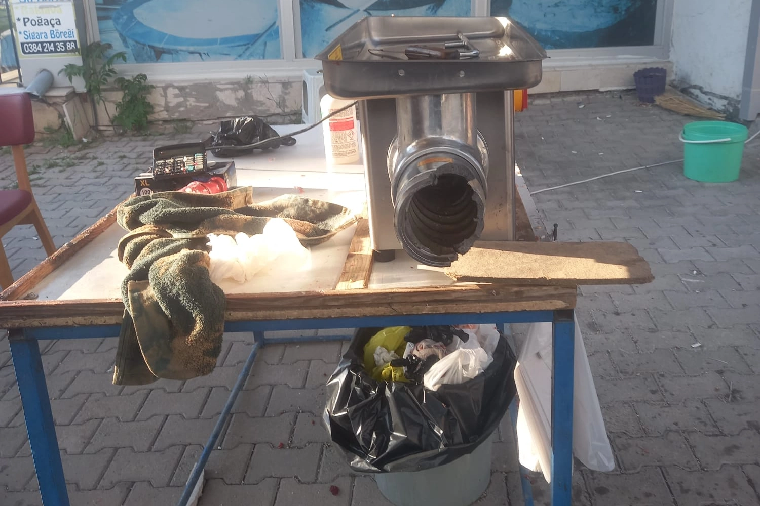 Nevşehir'de elini kıyma makinesine kaptıran esnaf yaralandı