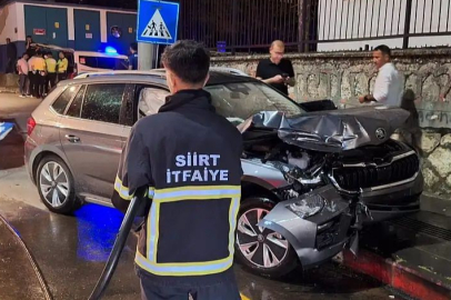 Siirt'te otomobil ile kepçe kafa kafaya çarpıştı: 5 yaralı