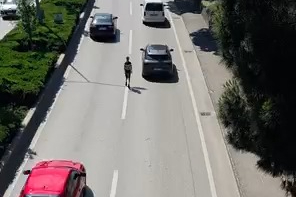 Bursa’da korkutan görüntü! Akan trafikte canını hiçe saydı