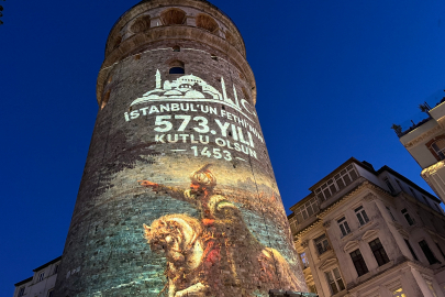 Galata Kulesi’nde İstanbul’un fethinin 573. yıl dönümün özel ışık gösterisi