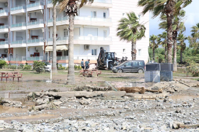 Hatay'da sağanak: Cadde ve sokaklar göle döndü