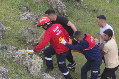 Iğdır'da otomobil uçuruma yuvarlandı: 4 yaralı