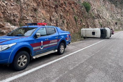 Kilis'te minibüs devrildi: 2 yaralı