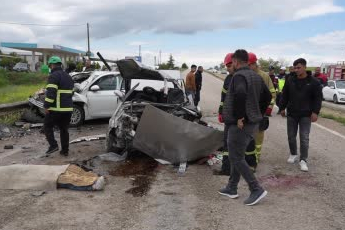 Kırıkkale'de otomobiller çarpıştı: 2 ölü, 7 yaralı